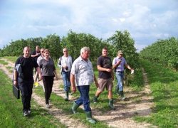 Огляд саду веде Барбара Ліпніцька